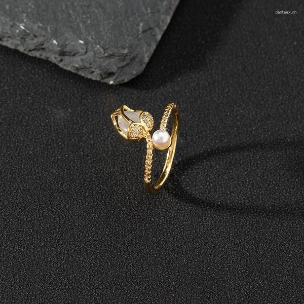 Anéis de casamento Luxo Design de luxo Design Pearl Rose Ring for Women requintado 18K Gold Plated Zircon Open Hand Acessório