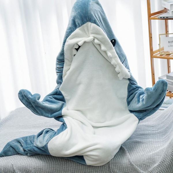 Battaniye karikatür köpekbalığı uyku tulumu pijama ofis şekerleme köpekbalığı battaniye karakal yüksek kaliteli kumaş deniz kızı şal çocuklar için yetişkin 230818