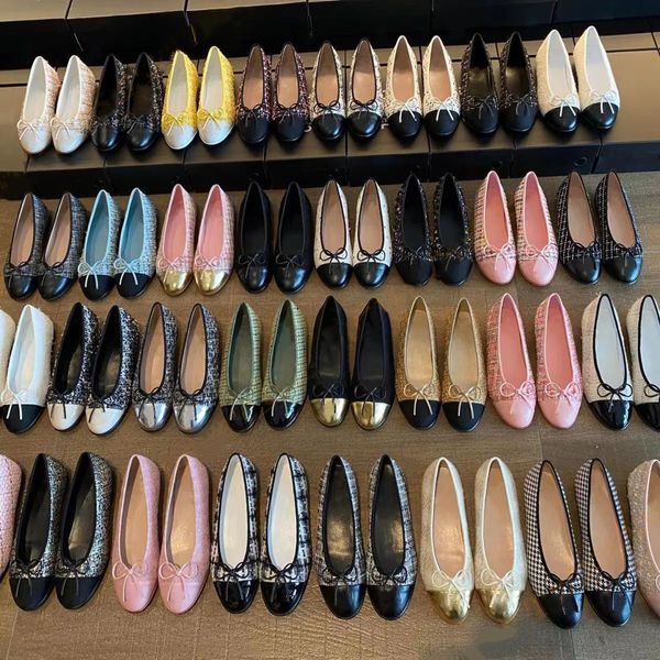 Sapatos de designer de marca de paris sapatos de balé rosa preto Sapatos planos de balé feminino 2C Sapatos de marca de couro acolchoados Sapatos de balé de dedo do pé feminino