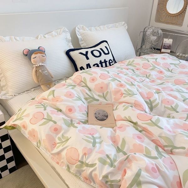 Bedding Sets Pink Tulip Set Cartoon Love Heart Duvet Capa Rainha Full Twin Size lençol plano Fronha floral Kawaii Linen 230818