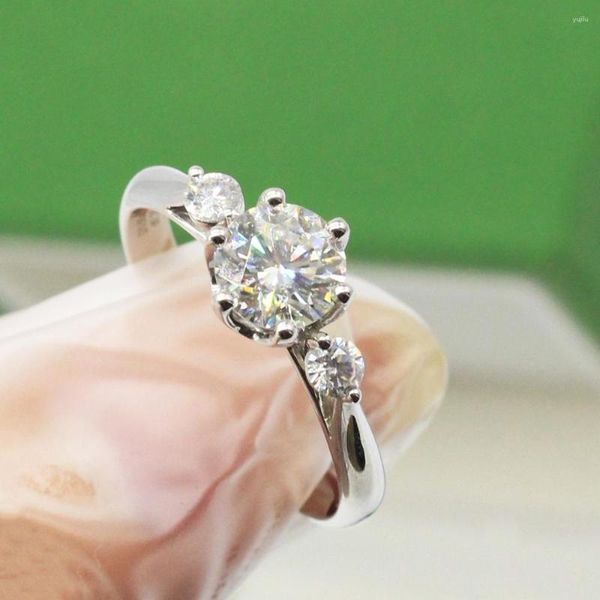 Rings Cluster Custome Made 18k Oro bianco Gold Anello Moissanite 1 D Colore Romantico Engagement Anniversario di matrimonio