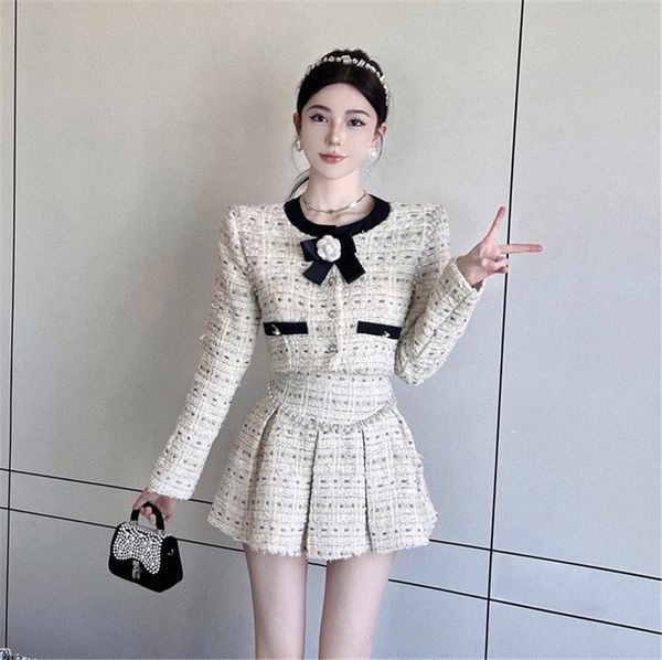 İki Parça Elbise 2023 Kadın Kısa Bowknot Beading Tweed Yün Palto ve Yüksek Bel Pleated Etekler 2 PCS Set Kadın Kıyafet Parçaları 230818