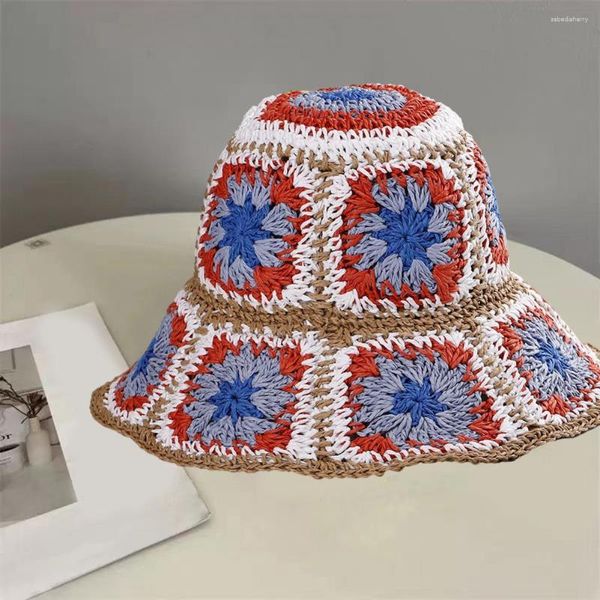 Boinas de chapéu de padrão de flor elegante Floral Crochet Straw Sun Bord Brim balde para mulheres Proteção de Summer Summer Beach UV