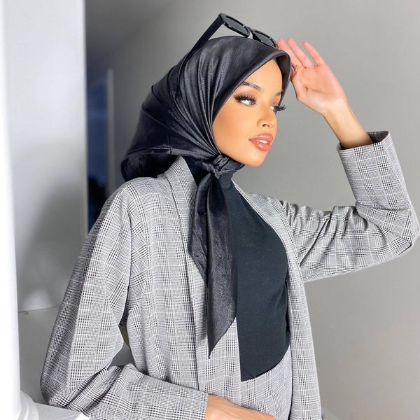 Lenços lenços lenço de cabeça sólida feminino BLCAK Square 9090cm Silk Setard Satin Bandana Cheveux Neckerchief Hijab Hair Larves for Ladies 230821