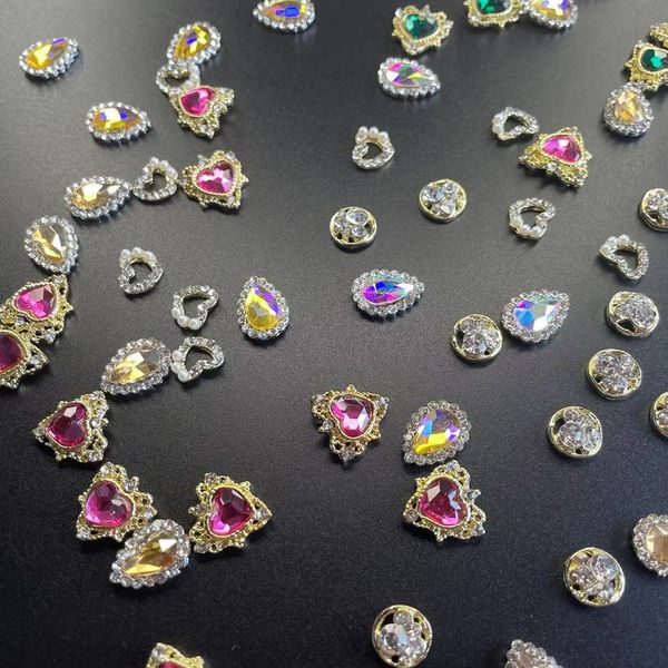 Decorações de arte da unha 100pcs aleatórios de luxo pregos tesouros aloy metal unhas acessórios de jóias diamantes mixados shornones 3d manicure suprimentos 230818
