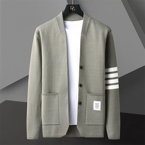 Maglioni maschili a strisce contrastanti a maglia cardigan man manica lunga maglione maglione cardigan cappotto maschio cappotto hombre botones 230821