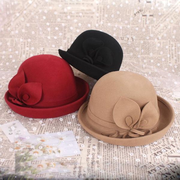 Береты осень и зимние шляпы Женские ретро -шерстяные шерсти шляпы мода цветочный рыбак теплый