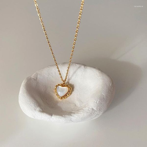 Ketten 2023 Z19 Französische Retro -Spitze Metall Liebesschale Korea Einfache Persönlichkeit Halskette Schlüsselbein Kette Schmuck Geschenk für Frauen