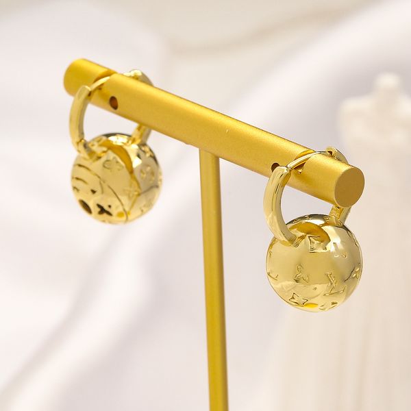 Nuovi classici di moda Orecchini per borchie di lusso per donne Designer Gioielli Regalo per le orecchie da matrimonio Senior Orecchie d'oro con sacchetto di velluto