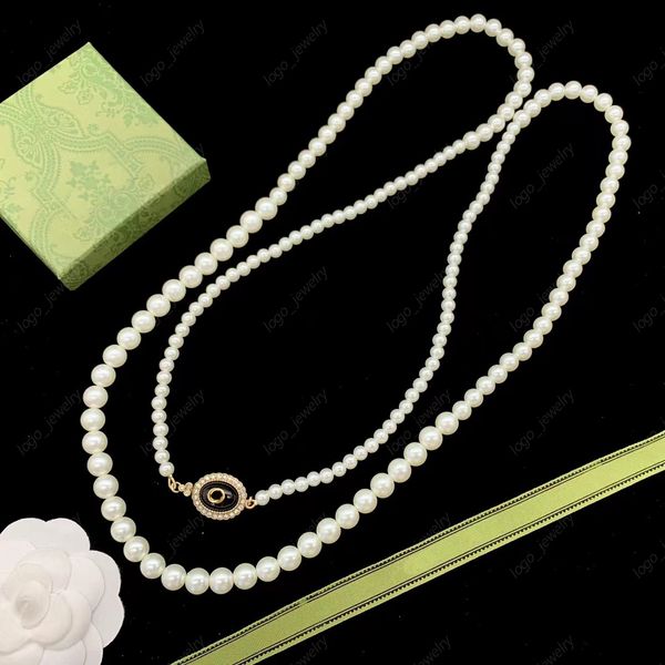 2023 Neues Modebrief Perle Perlen Halsketten Frauen weiße Harz Brief Anhänger Designer Langes Halsketten Frauen Hochzeitsfeier Geschenk Juwely Hochqualität mit Kasten