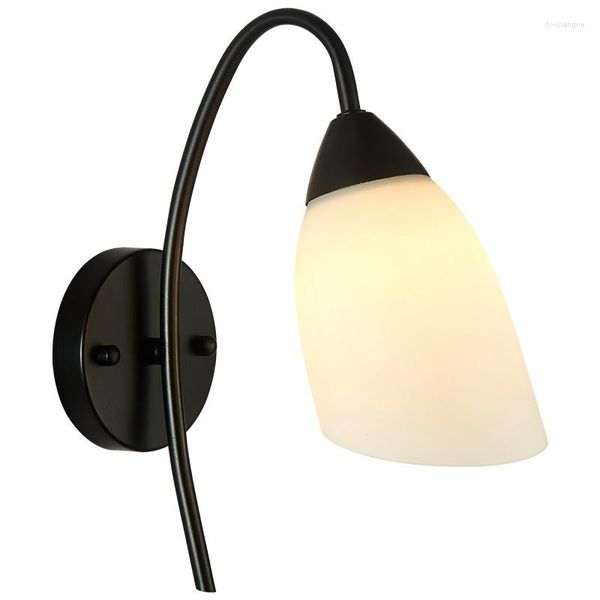 Lampada a parete Simple LED LED Milky Bianco Minore Paramme nero Leo dipinti in ferro nero per soggiorno decorazioni per corridoio per letto per camera da letto