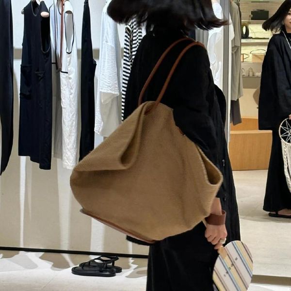 Bolsas de noite de alta capacidade balde tipo um ombro saco feminino famosa famosa bolsa de designer moda versátil grama tecido para mulheres 230821