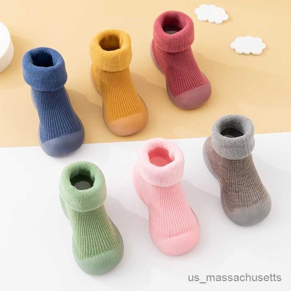 Botões sapatos de bebê recém-nascidos anti-deslizamento de sapatos de bebê malha knit menino sapato de inverno botas r230822