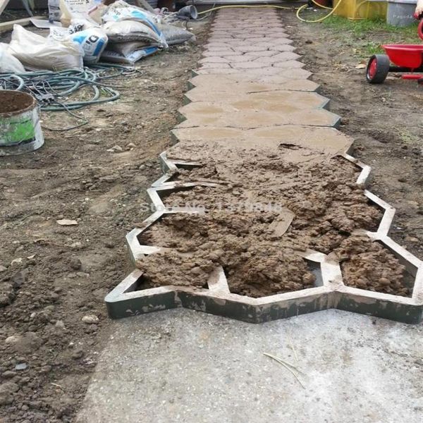 Molde de pavimento de pedra para fazer caminhos em seu jardim Moldes de concreto 259k