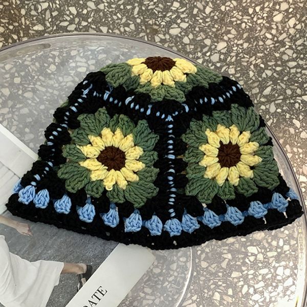 Breitkrochhelme Eimer handgefertigte koreanische Blumenhäkelhut Frauen Frühlingssommer gestrickt Wolle PO im Herbst und Winter 230821 genommen