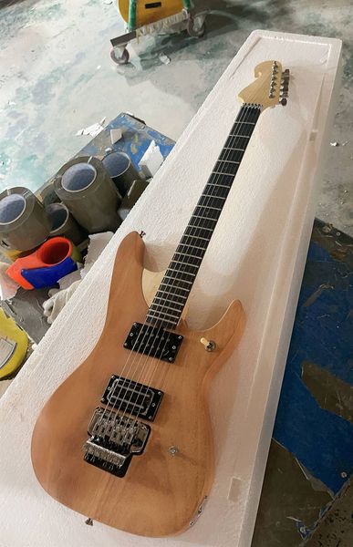 Chitarra elettrica a colore in legno naturale di fabbrica con ponte tremolo, offrire logo/colore personalizza