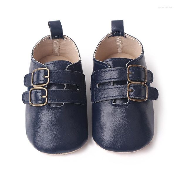 İlk Yürüyüşçüler Bebek Ayakkabıları İngiliz Tarzı Metal Toka Boy Ayakkabı PU Deri Toddler Crib 0-18m Yumuşak Taban Bebek