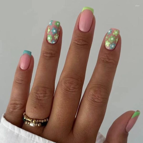 Falso unhas 24pcs Flores verdes quadrado quadrado curto francês francês fofo destacável Dicas de unhas de capa completa FALTA Pressione