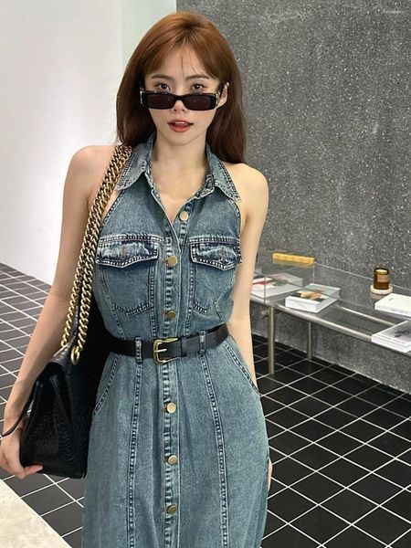 Günlük elbiseler tasarım asılı boyun polo denim elbise kadınlar yaz retro bel büzülme kolsuz seksi baharatlı kız düğmesi ince uzun