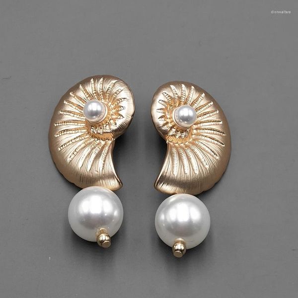 Brincos do garanhão Personalidade Celebridade Temperamento da moda Snail Ear Studs A45