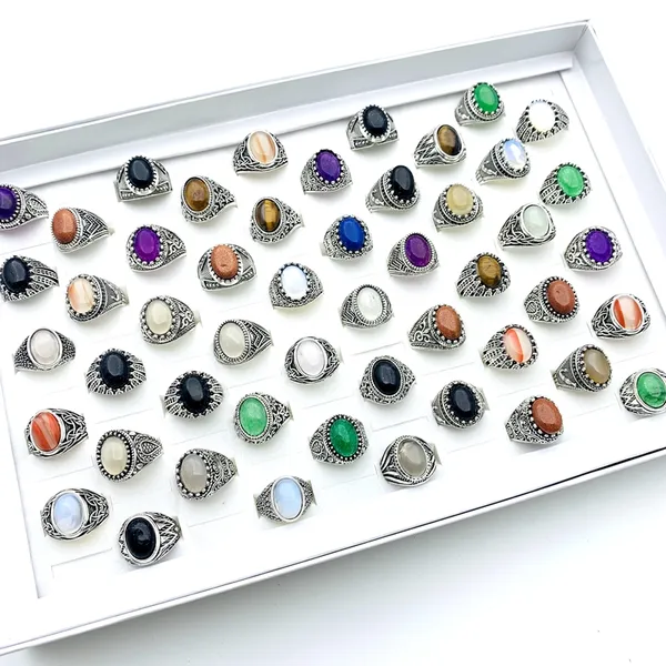 Großhandel 50pcs Retro -Ringe für Männer Frauen Silber plattiert Naturstein -Mode -Schmuckzubehör mit einer Display Box