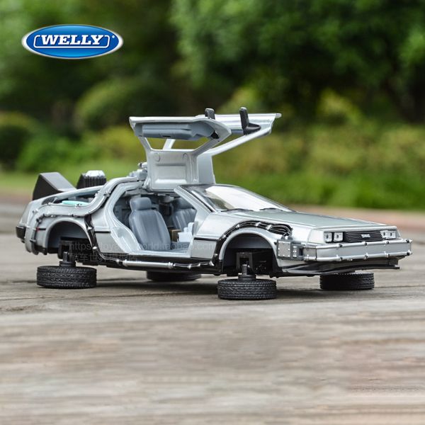 Modelo Diecast Car Welly 1 24 DMC-12 Delorean Time Machine de volta ao futuro carro estático veículos fundidos de moldes colecionáveis ​​Toys 230821