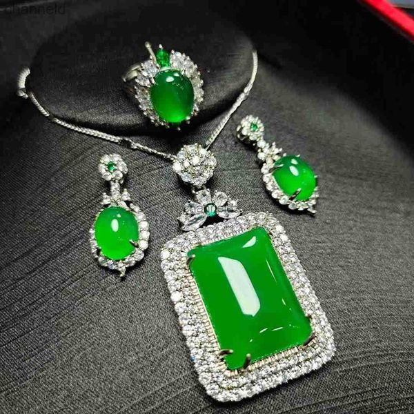 Dangle Kronleuchter Natural Green Jade Schmuck Set für Frauen Myanmar Jadeit mit Zirkon Emerald Rechteck Anhänger Halskette Halskette Dangle Ohrringe und Ring HKD230822