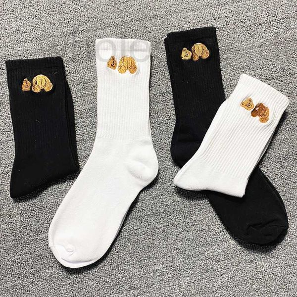 Herrensocken Designerin Schwarz -Weiß -Damen -Baumwollsocken Stil Personalisierte Stickereien gebrochener Kopfbär Online Populär Modesport Trendy Sock vs3q