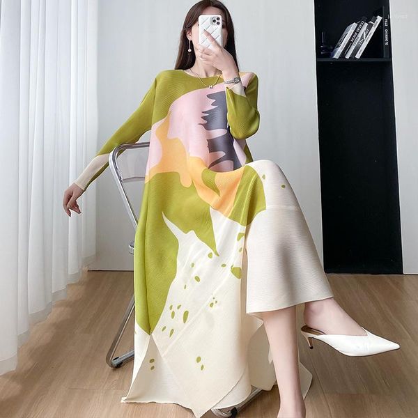 Vestidos casuais miyake plissado abstrato impresso simplificar longa para mulheres colarinho redondo de colarinho elegante vestido maxi solto