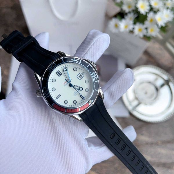 Uomini orologi blu in gomma nera cinghia di alta qualità in quarzo orologio da polso da polso da uomo da 40 mm da uomo sapphire luminoso orologio luminoso affari leisure montre de luxe