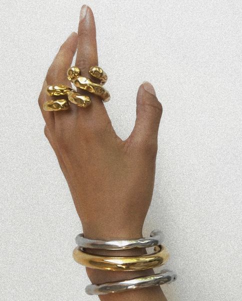 Bracelets de charme uworld declaração contemporânea anel de assimetria contornos sensuais pulgle ou forma de manguito e formulário jóias à prova d'água do conjunto Women 2023 230822