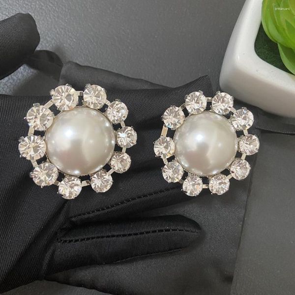 Brincos de garanhão estilo europeu Moda temperamento embutido Crystal Pearl Gunflower Ear Clip