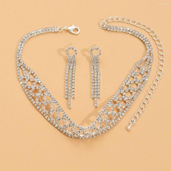 Brincos de colar Conjunto de strings de strass super flash simples para mulheres modelo espesso leve Luxo Chain curta Chain Tassel Tassel Bride Gift