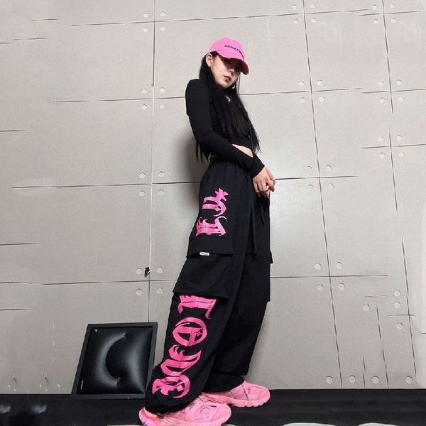 Jeans femininos retro multi-bolso preto rosa rosa impressão macacão calça calças de personalidade feminina Street Hip-hop Sports de dança casual solta 230822