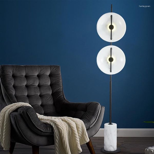 Stehlampen postmoderne leichte Luxuslampe Wohnzimmer Golden Marmor Couchtisch kreative Persönlichkeit Schlafzimmer Bett