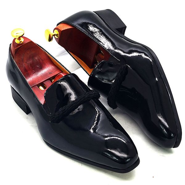 Vestido tamanhos 7-13 Sapatos de vestido masculino Manços de couro de patente de patente preto com calçados pretos de cordas pontiaguda
