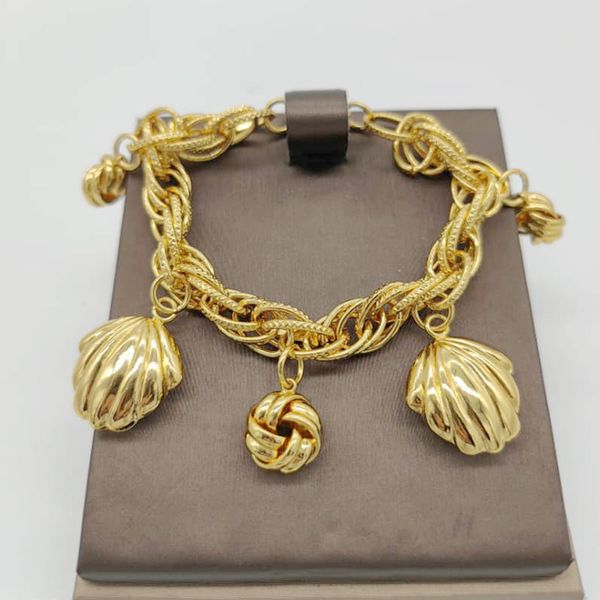 Charme Bracelet Jewelry Moda Heart Butterfly Bell Cades Hand Link Cadeia Cadeia de bracelete de alta qualidade Presentes 230822