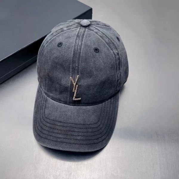 Cappelli di design del berretto da baseball di lusso Casquette berretti di moda Street Street Solid Gold Metal lettere in metallo Duck Cap Trend Sports Golf Travel Funcing Cento Cappelli