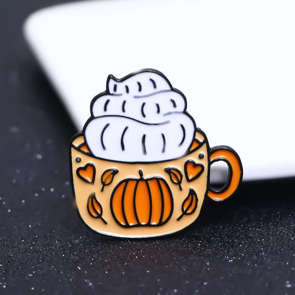 Spilla per spilla per donne uomini distintivi divertenti e spille per abbigliamento borse decorazioni carine zucca di Halloween tazza di metallo in metallo regalo di gioielli per amici all'ingrosso all'ingrosso