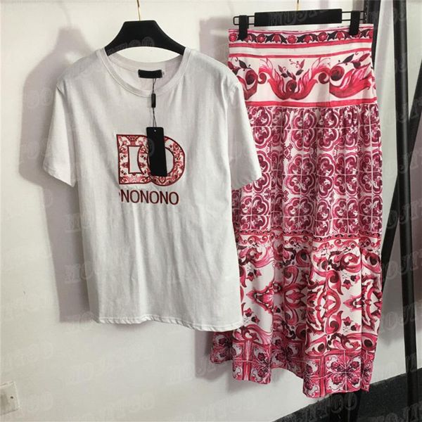 Sticked Letter T -Shirts Kleid für Frauen Vintage Floral Print High Taillenröcke Designer Tees Tops Mode 2pcs Sets218i