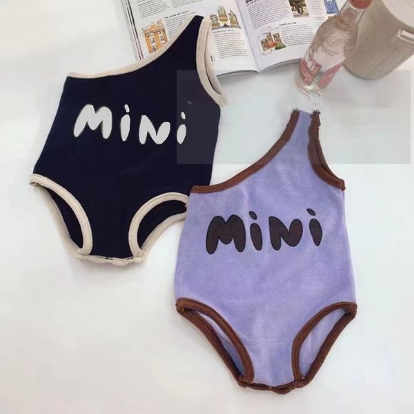 Rompers coreano bebê de verão sem mangas coletes halter jacutsuit bodysuits fofos para bebês letra meninas roupas 230823