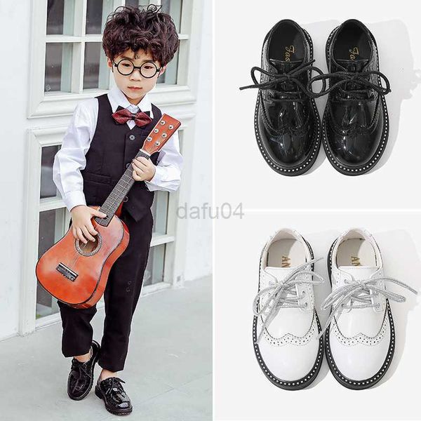 Düz ayakkabılar erkekler deri ayakkabı 2022 bahar çocukları okul ayakkabıları erkekler elbise ayakkabıları İngiliz tarzı parlak çocuk ayakkabıları Performans Düğün L0824