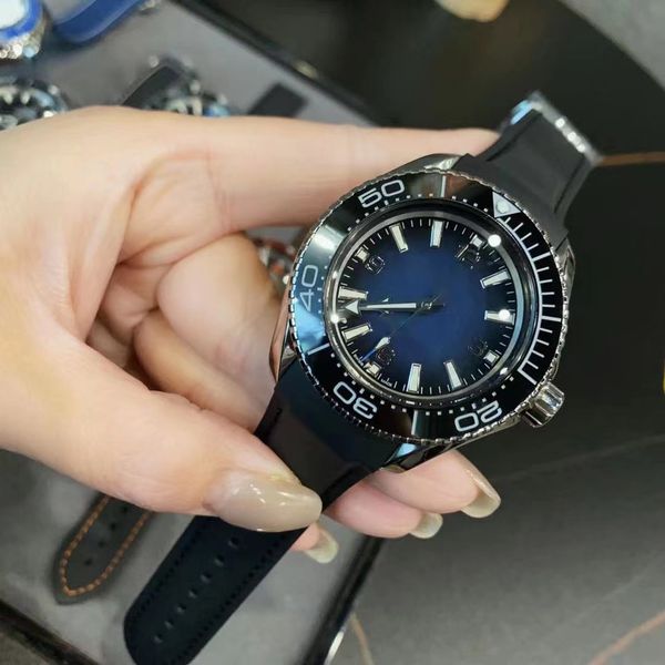 OM Seramik Saatler Designer Saatler 45mm Case Montre Kauçuk Kayış Erkekleri Saat Seamaste 300m Dalış Deniz Spor Turuncu Beyaz Otomatik Hareket Süper Kol saati