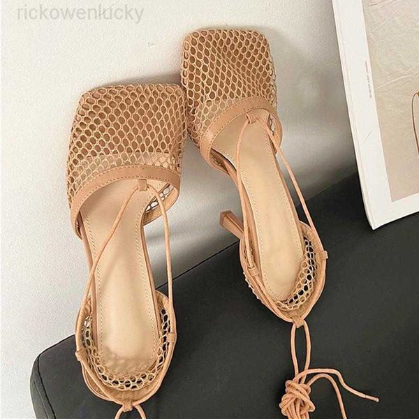 Bottega-Evenetta Square Sandals Shoes toe toe Женщины 9 см платье 2023 Летняя воздушная сетка сетка сетка Стриппи Сексуальные стриптизерши на высокие каблуки Свадебные невесты роскошные fcca ulsj