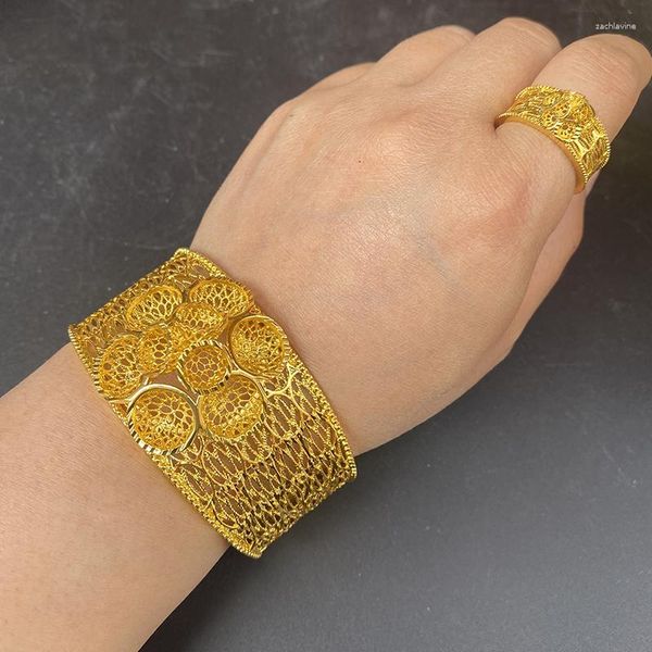 Armreif Kupfer plattiert Goldarmband mit Ring Luxus Blumendesign Dubai Saudi Saudi Girls Handkette Braut Arabisch Schmuck