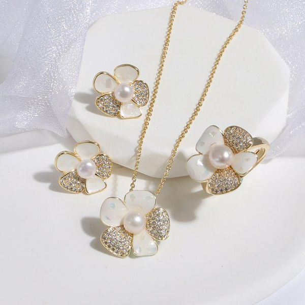 Halskette Ohrringe Set Korean Mode Elegantes Süßwasserperlen Kupferkupfer eingelegt