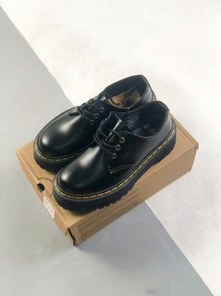 2023 Novos sapatos martin grossos para mulheres vestidos de baixo corte redondo mulheres casuais muffin sola sola curta