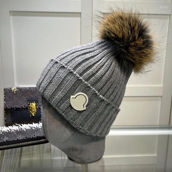 Berretti designer fasion luxurys cappello in maglia con pallina di lana inverno calore universale elastico forte cashmere multicolore casual abiti caldi all'aperto