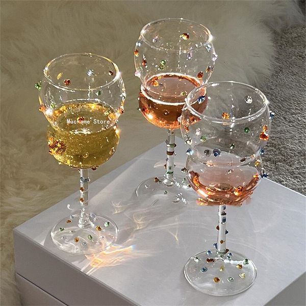 Bicchieri da vino Decorazione di pietre preziose colorate Cocktail creativo Bicchiere alto Borosilicato alto stile coreano Gelato Tazza di yogurt 230824