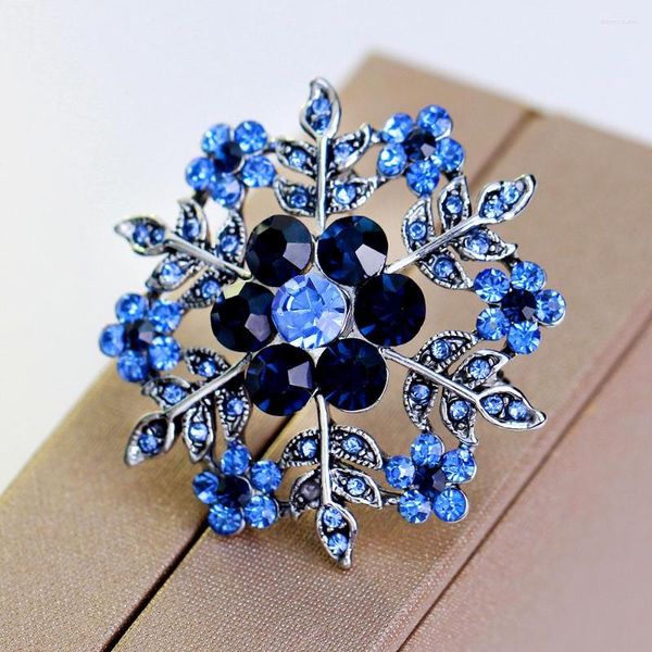 Broches Moda Vintage Crystal Snowflake Flower Bouquet Bouquet Rhinestone Broche Pins for Women Corsage Accessoris